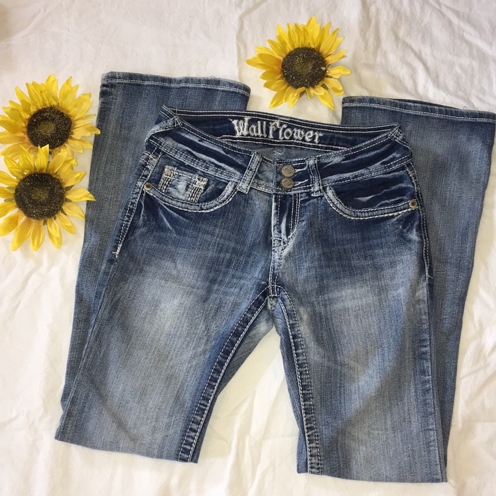 NWOT Wallflower bootcut jeans